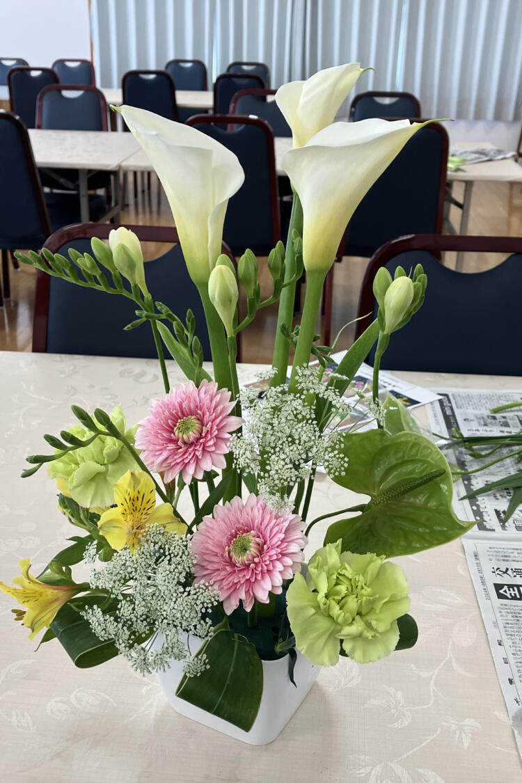 アレンジメントフラワー教室「スラタンの会」開催しました🌸